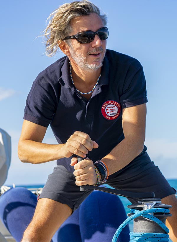 Lorenzo Cipriani al timone della sua barca a vela